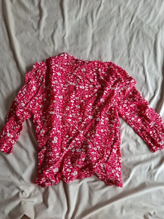 haut manche 3/4, fermeture cache cœur, rouge et fleur blanche, taille L, marque Sud Express - photo numéro 5
