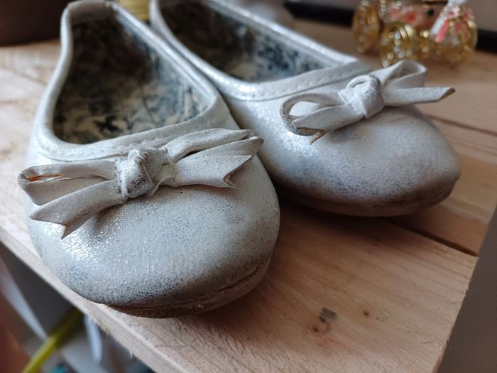 Ballerines blanches reflets argentés taille 24 - photo numéro 2
