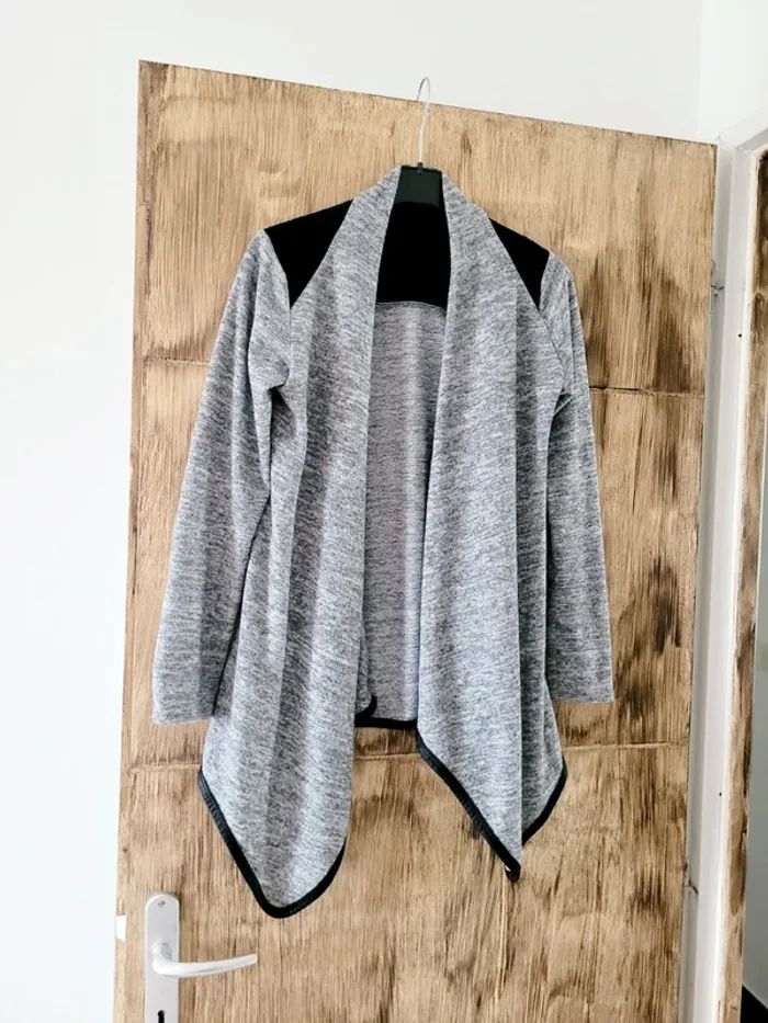 Joli gilet asymétrique 12 ans