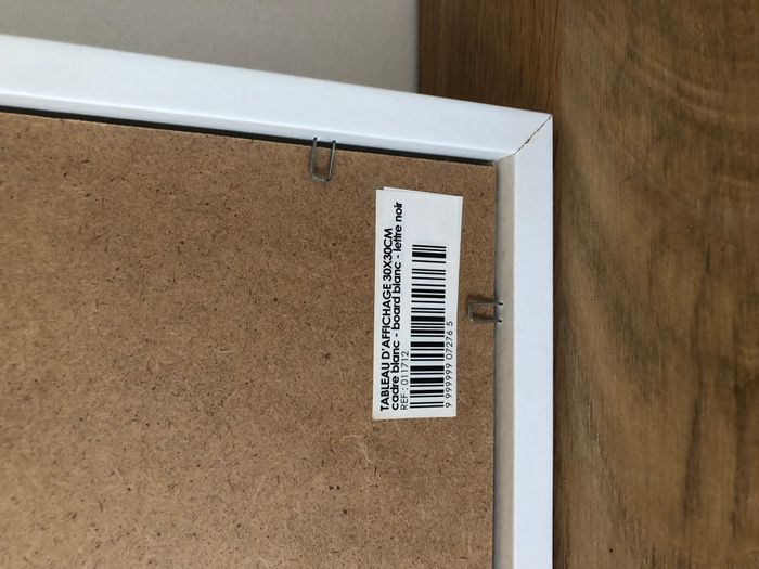 Tableau d'affichage avec lettres noires - photo numéro 6