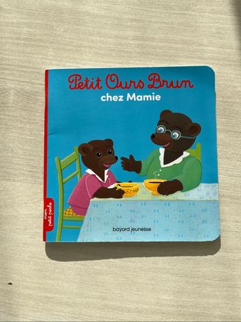 Livre Petit ours brun chez mamie