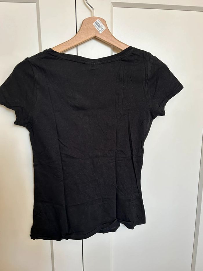 585 – t-shirt noir col V Kiabi - photo numéro 5