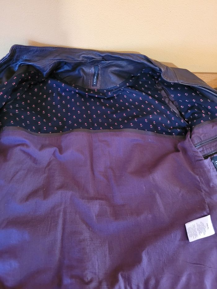 Blouson en cuir d' agneau marron, taille 42 , doublure fleurs violettes marque Naf Naf - photo numéro 6