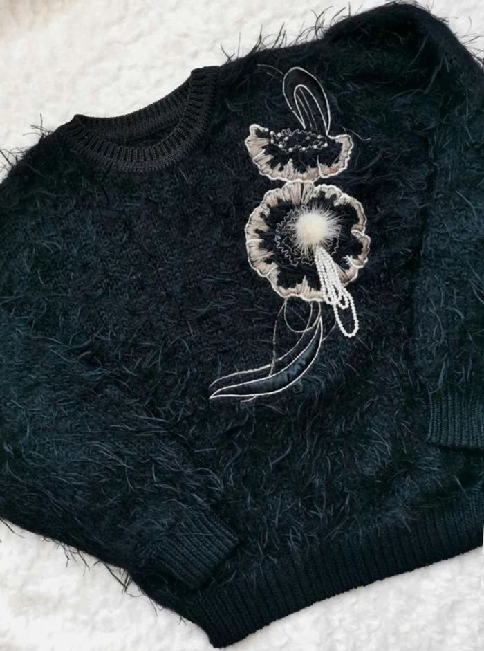 Authentique pull vintage année 80 noir angora broderie perles épaules bouffantes 38 M