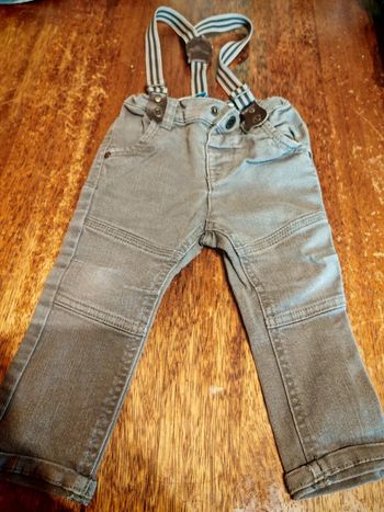 Pantalon avec bretelles taille 18 mois Gémo
