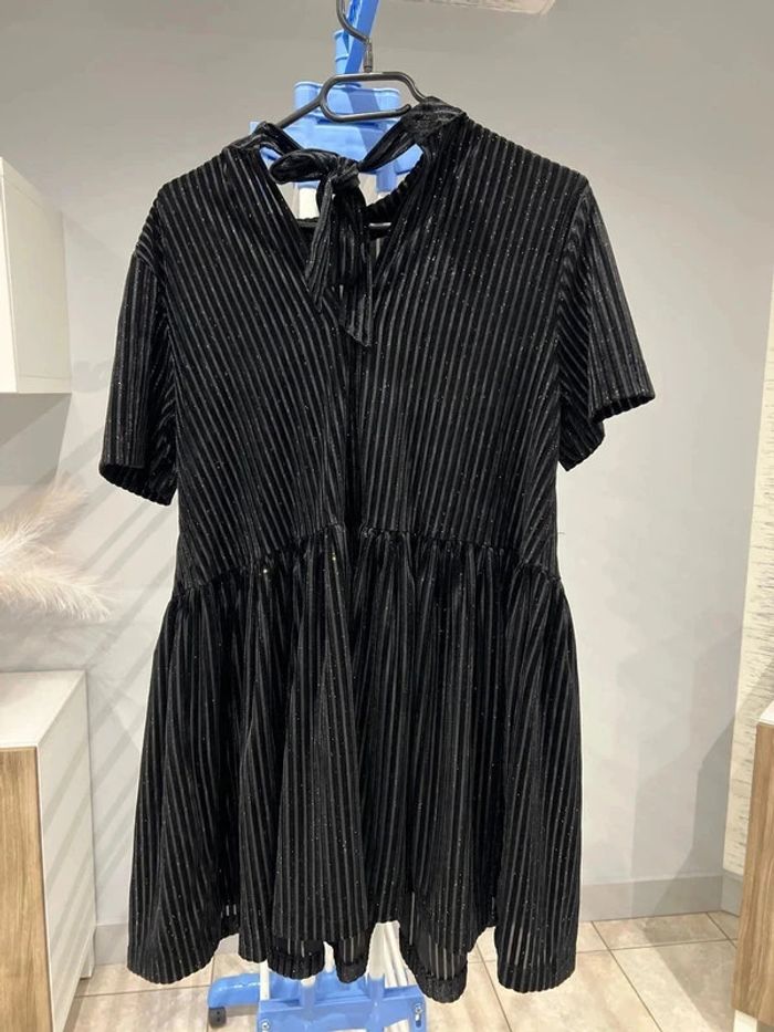 Robe noir effet velour et paillettes - photo numéro 2