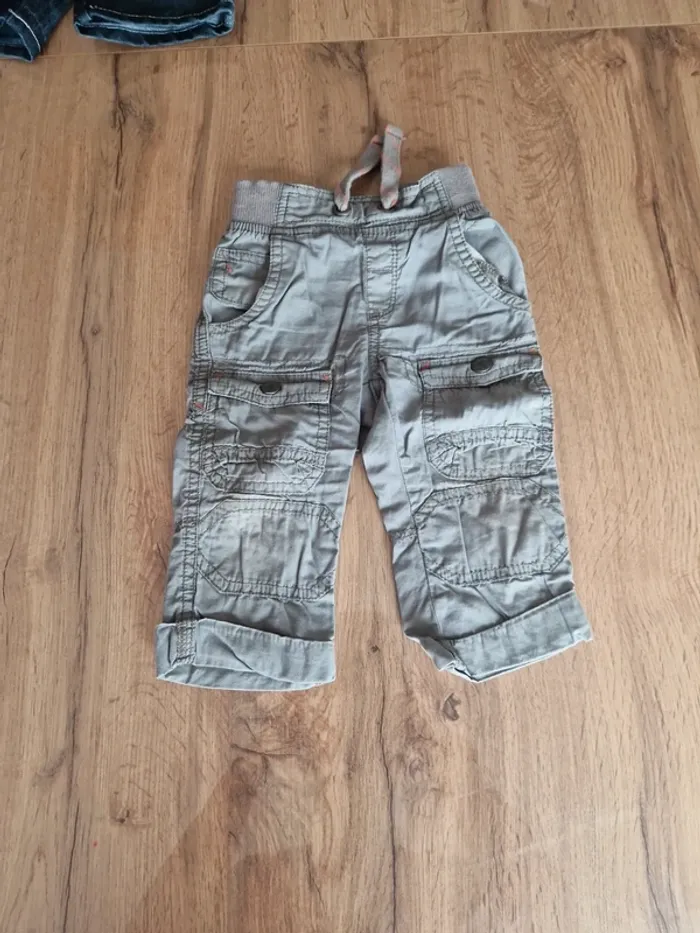 Lot - 2 pantalons + 2 bermudas + 1 tee shirt - 18 mois - photo numéro 3