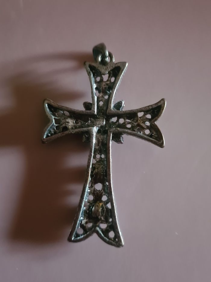 Pendentif. Croix argenté. 5 x 3.5 cm. - photo numéro 3
