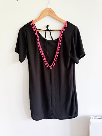 Robe été noir avec pompon fuchsia taille unique