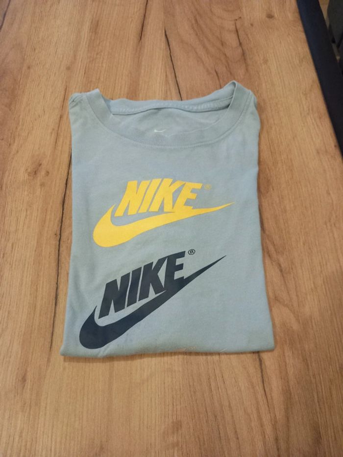 T-shirt nike
