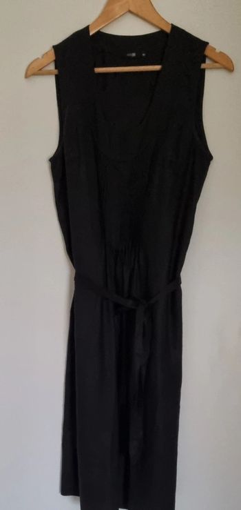 Robe noire longue sans manches