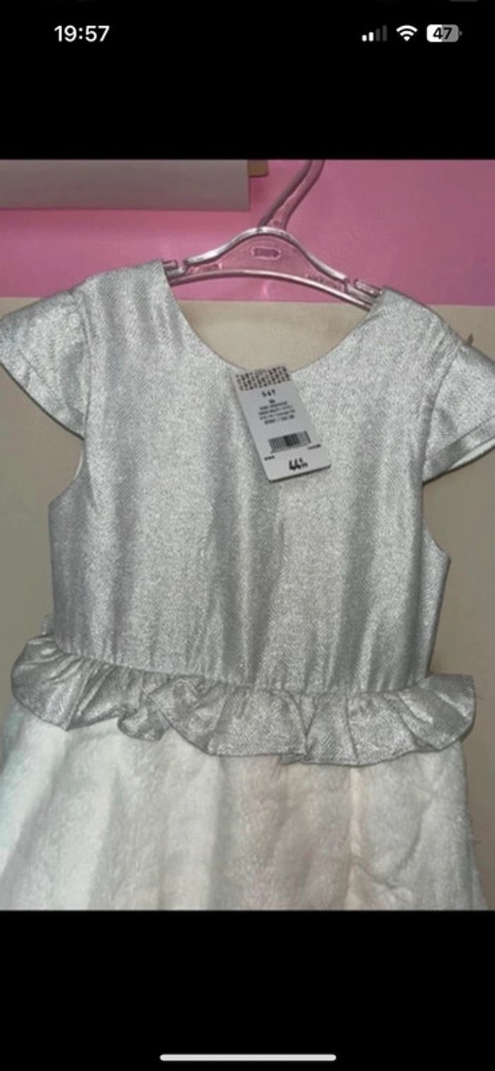 Robe dream neuve avec étiquette fourrure et argenté idéal fête de fin d’année magnifique porte - photo numéro 2