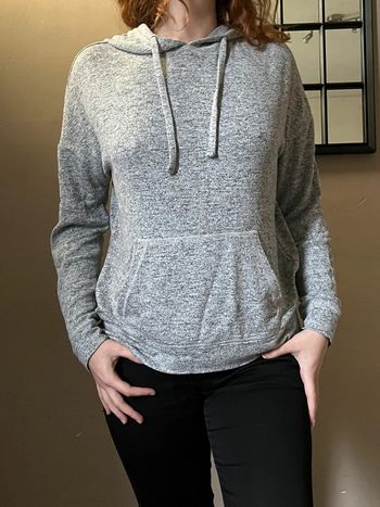 Sweat à capuche gris clair