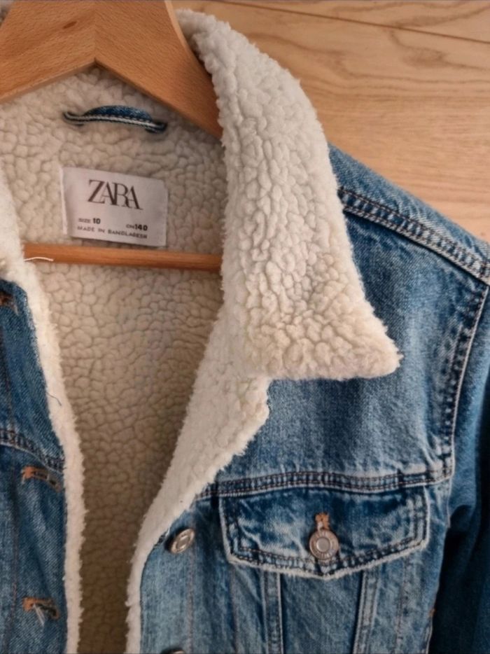 Veste en jeans 
Doublée à l'intérieur 
Zara 
Taille 10 ans - photo numéro 5