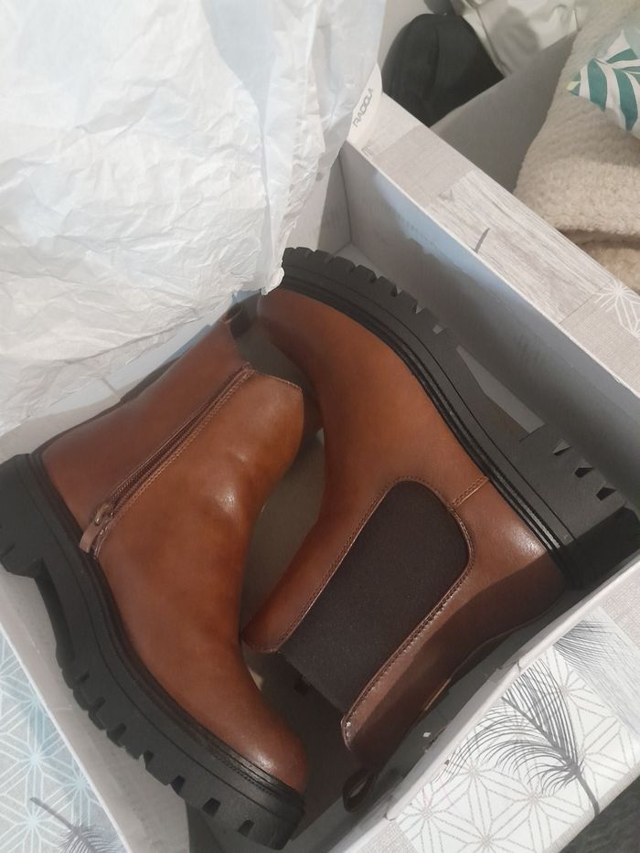 Bottines neuves camel 39