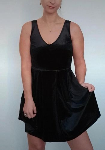 Robe patineuse en velours noir taille 36