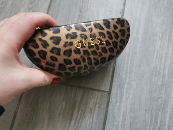 Etui à lunettes léopard Guess