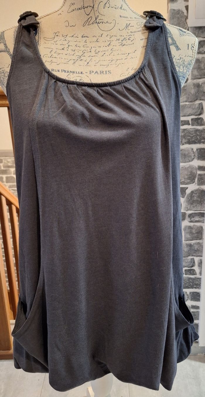 Longue tunique grise à bretelles
