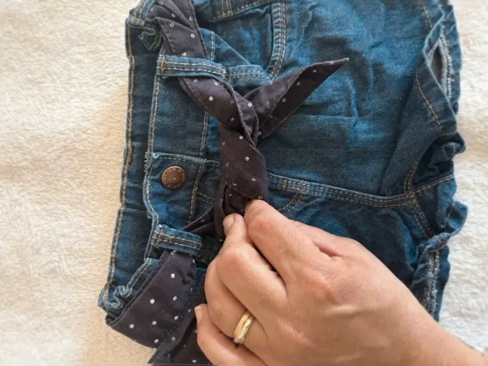 Short en jean bébé KIABI avec ceinture foulard pois – 18 mois - photo numéro 3