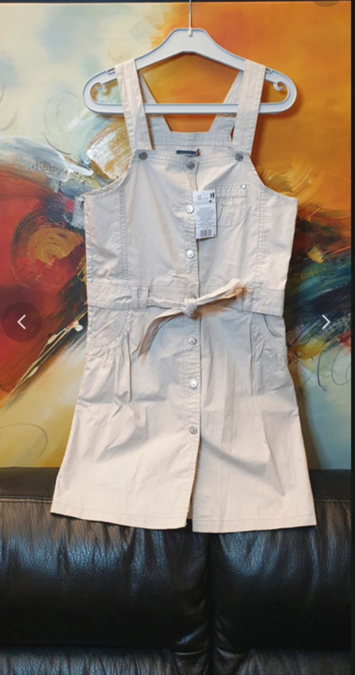 Neuve Tres jolie robe beige Neuve in extenso 12 ans