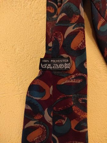 Cravate bordeaux ronds en motifs