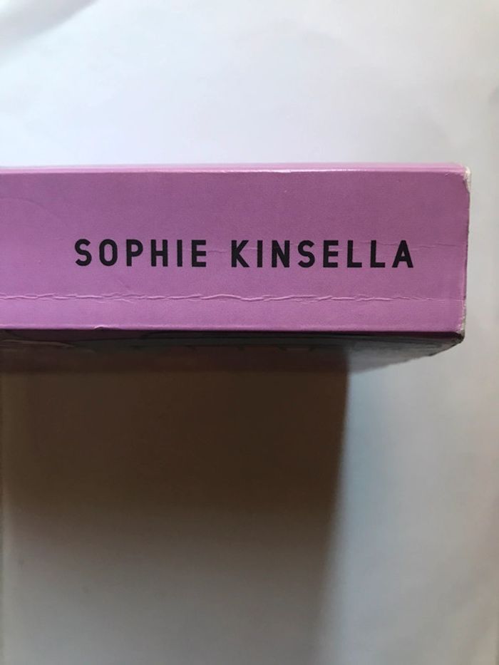 Livre « L’accro du shopping a une sœur » de Sophie Kinsella - photo numéro 2