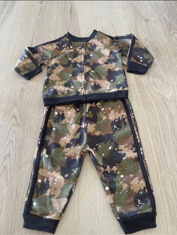 Magnifique ensemble neuf 6/9 mois