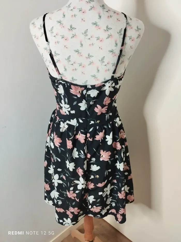 Jolie robe fleurie taille M - photo numéro 5