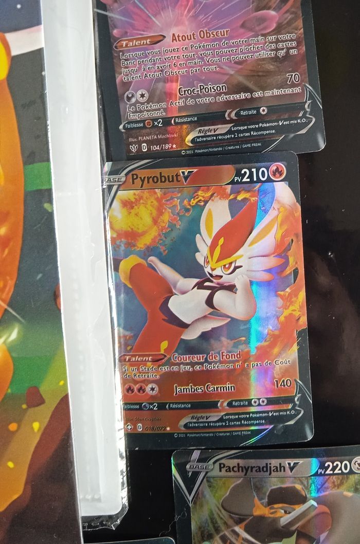 Beau album Pokémon ou cartes Pokémon V - photo numéro 3
