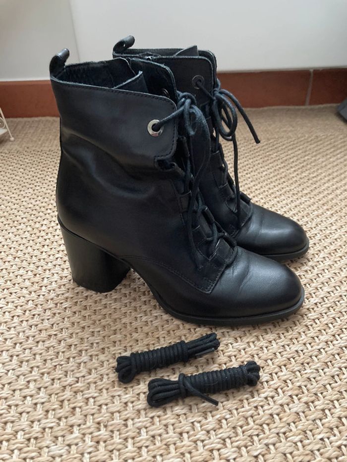 chaussures bottines à talon cuir André