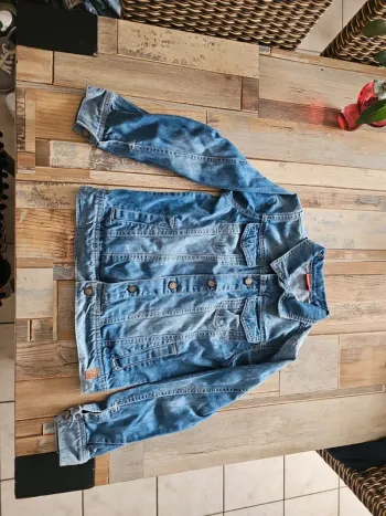 Veste en jean pour garçon taille 10 ans marque kiabi