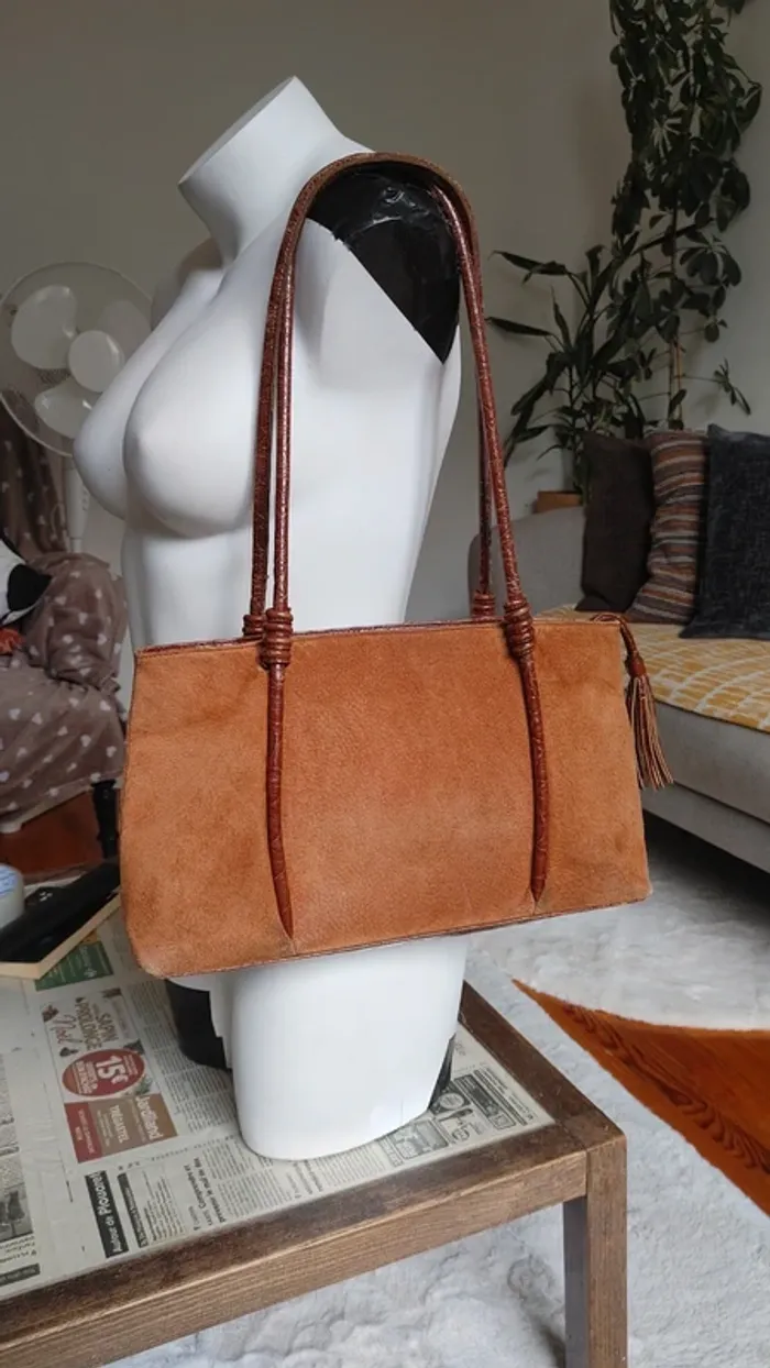 Sac vintage en daim et cuir porté épaule - photo numéro 2