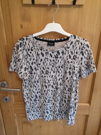 T-shirt Vila en nuance de gris clair et gris foncé type léopard Vila S