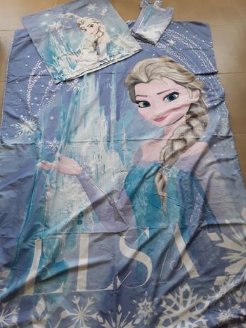 Parure de couette + rideau fille REINE DES NEIGES TBE