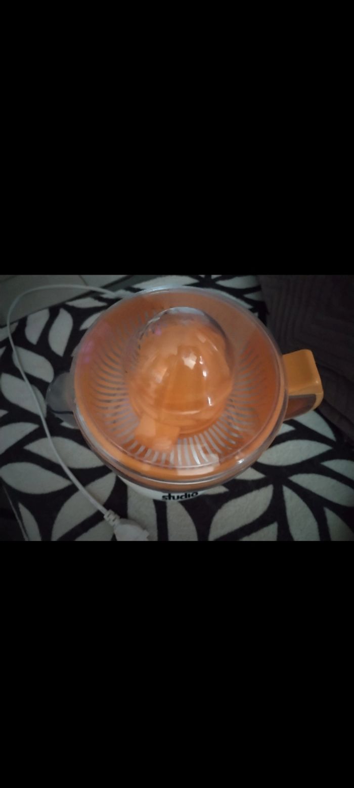 Presse agrumes en très bon état - photo numéro 4