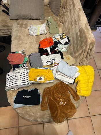Lot vêtement garçons taille 9mois 