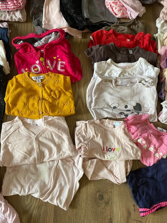 Lot 51 vêtements fille T6 mois - photo numéro 10