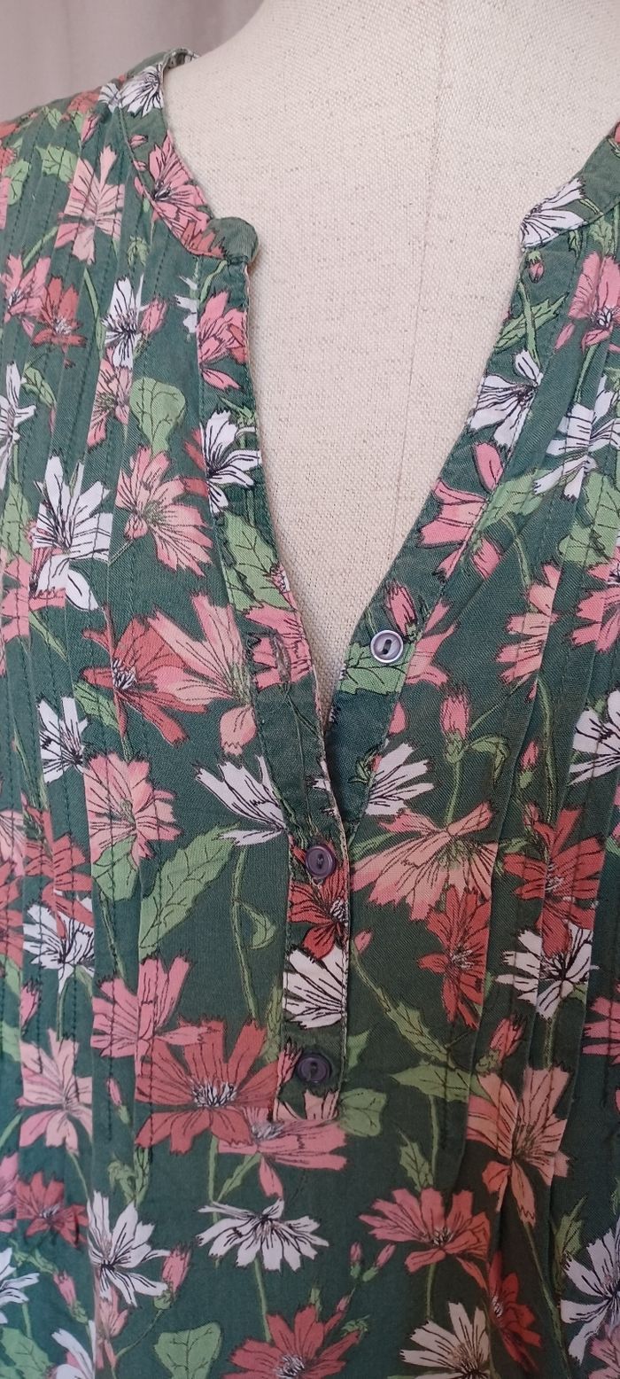 Très jolie blouse manches longues femme T 48 lisez bien l'annonce surtout - photo numéro 2