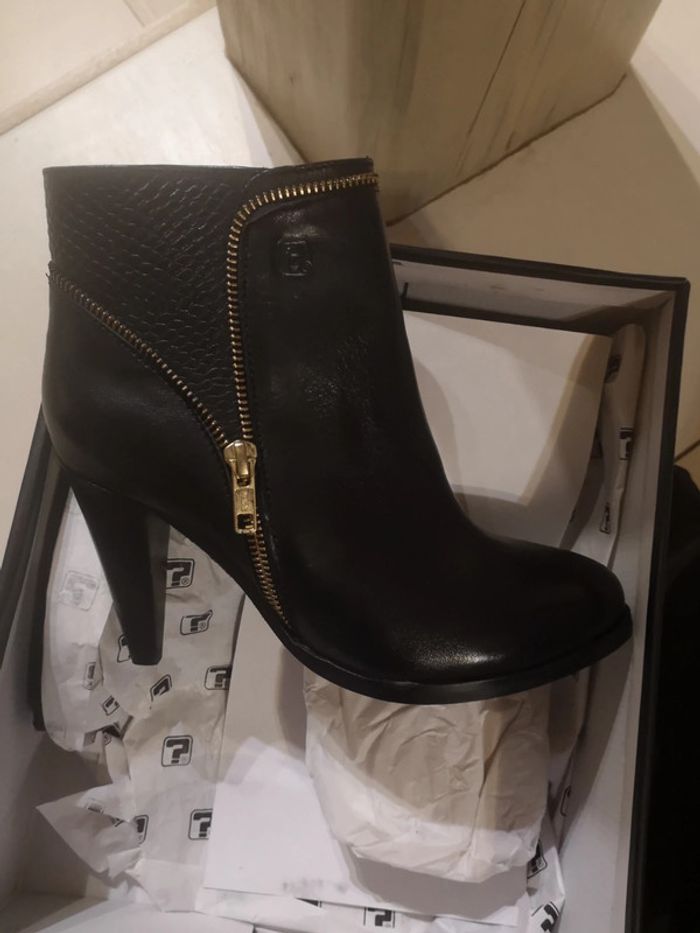 Bottines neuves pointure 36 noire