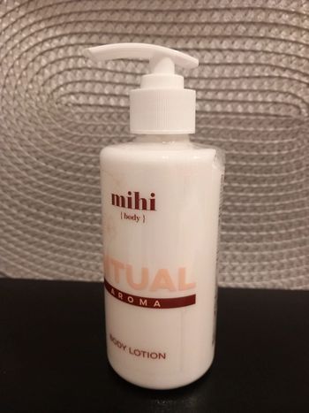 🥰 Aroma Ritual lotion pour le corps Mihi 300ml