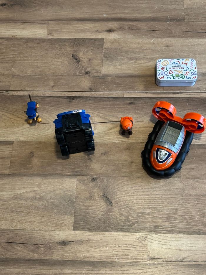 Je vend 2 voitures + 2 figurines papatrouille très bon état - photo numéro 2