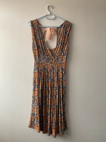 Robe fleurie joli dos et col en V effet cache coeur 38/40 Kiabi