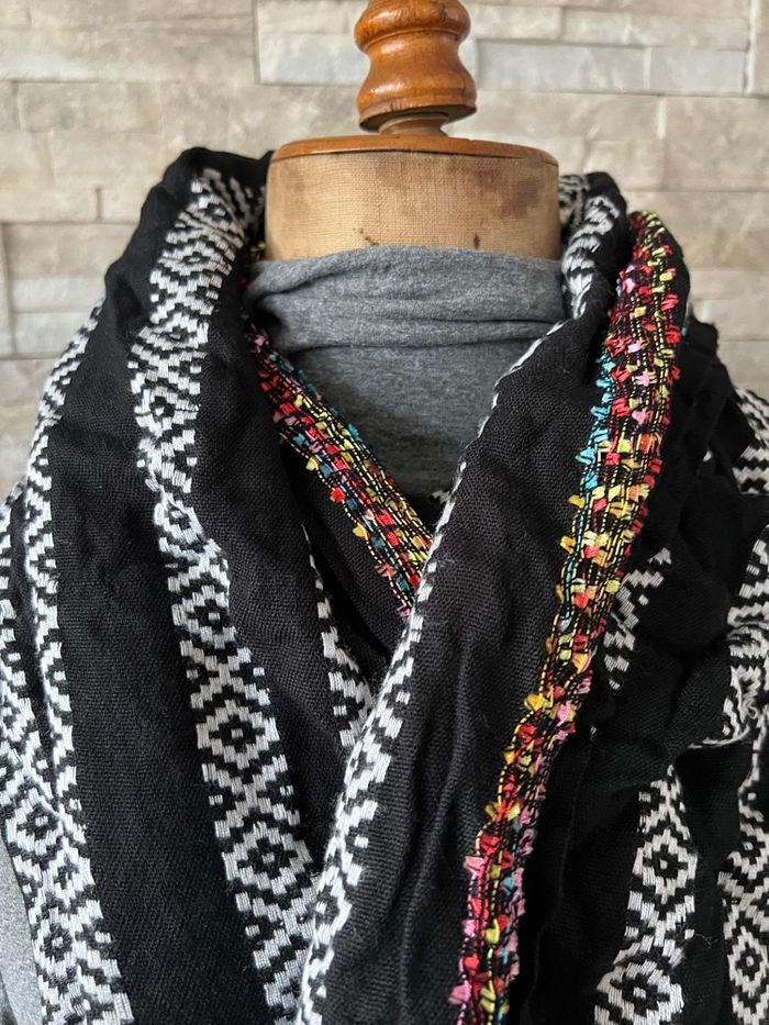 Écharpe noire - photo numéro 4