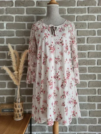 Robe fleuri dos et manches en dentelle - Romantique bohème