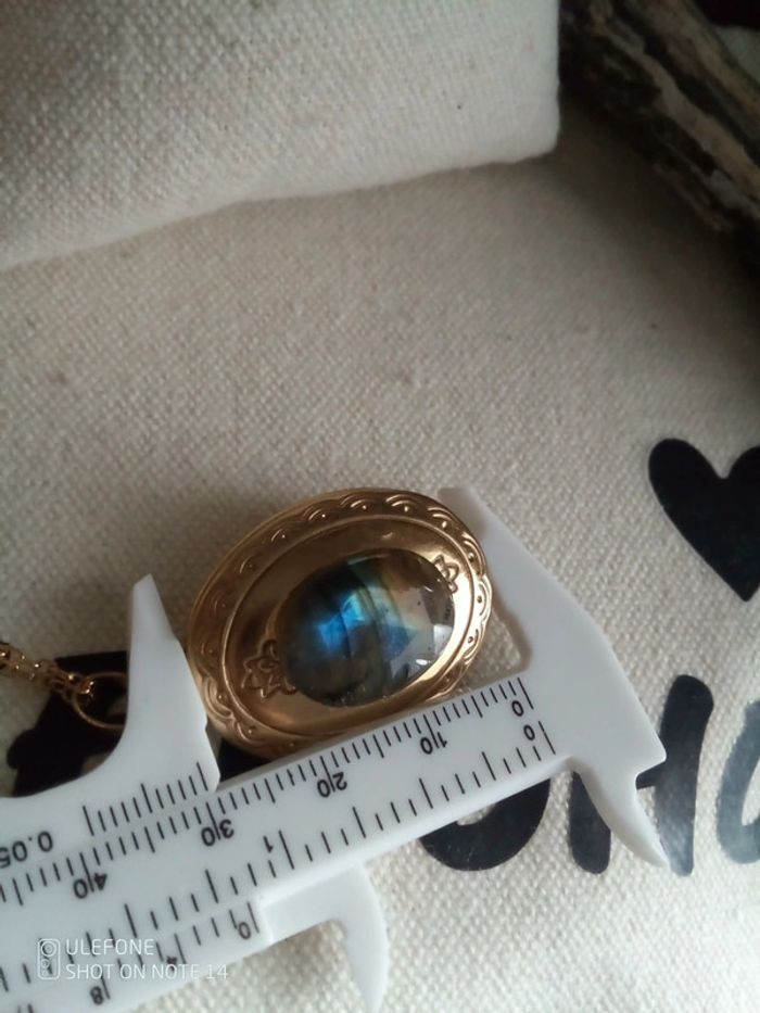 Collier médaillon ouvrable avec pierre de Labradorite à facettes et reflets bleutés - photo numéro 2