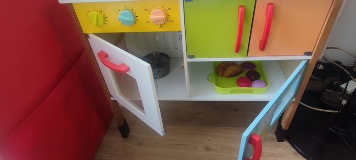 Cuisine en bois avec ses accessoires - photo numéro 3
