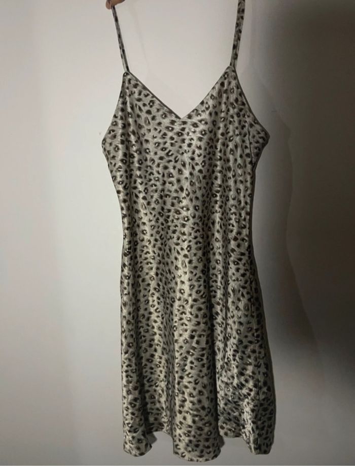 robe/ nuisette en satin léopard