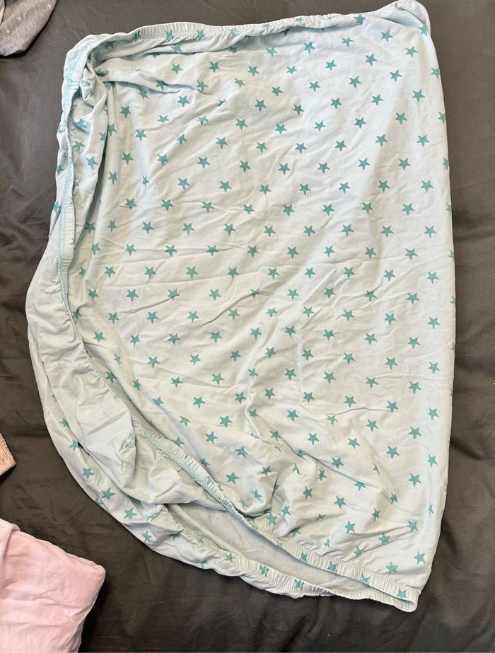 Drap bleu vert à étoiles Kiabi 120x60 cm