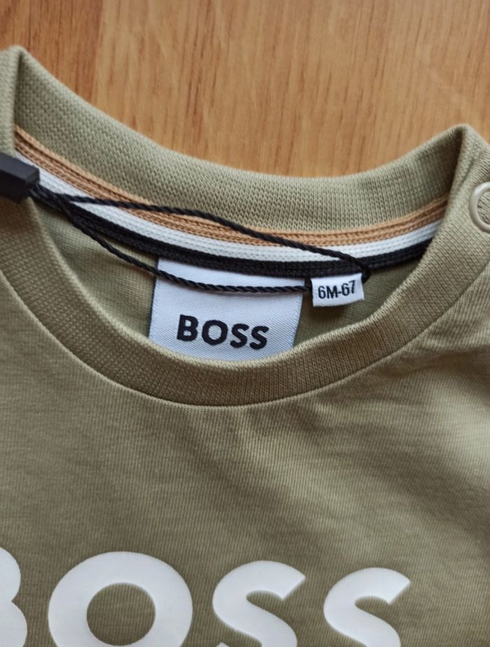 T-shirt Hugo Boss 6 mois - photo numéro 2