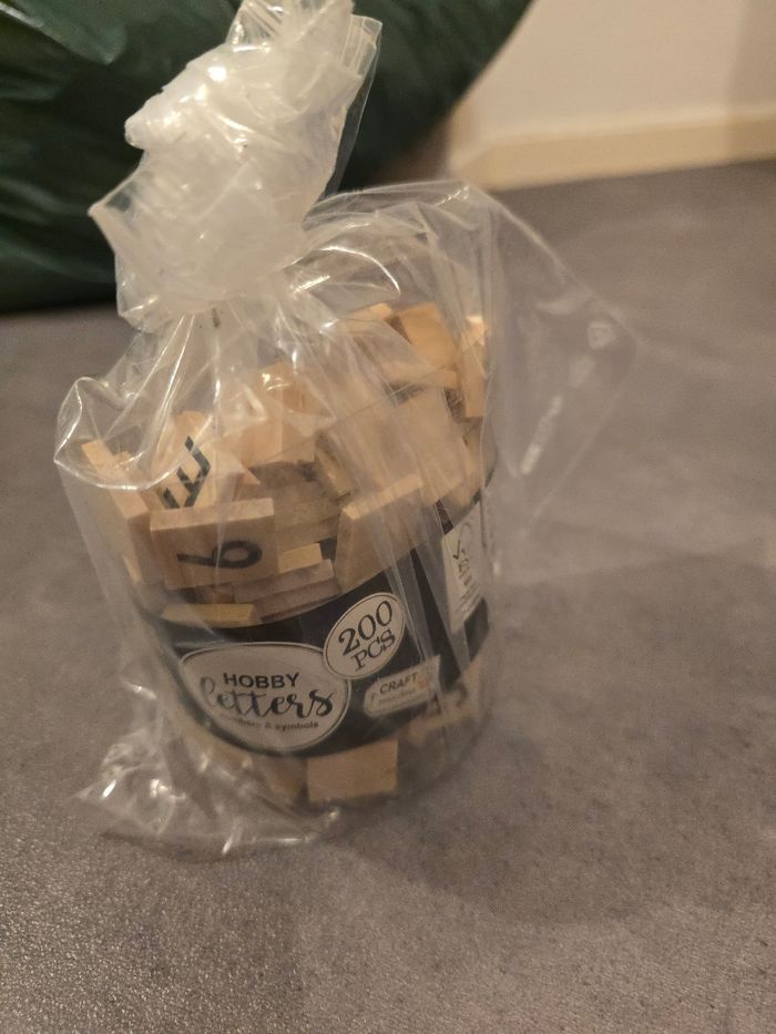 Lot de lettres en bois